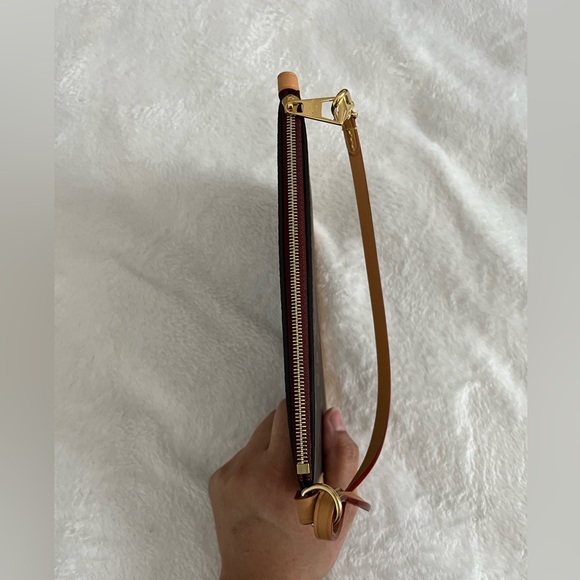 Authentic Louis Vuitton Carryall Pouch MM New - Picture 6 of 7